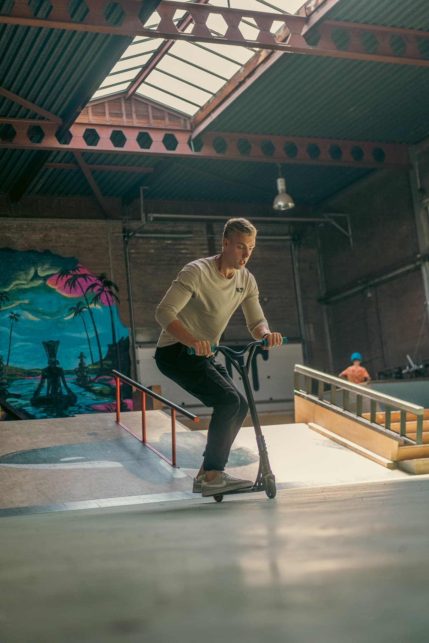 Coach met leerlingen tijdens urban gymles